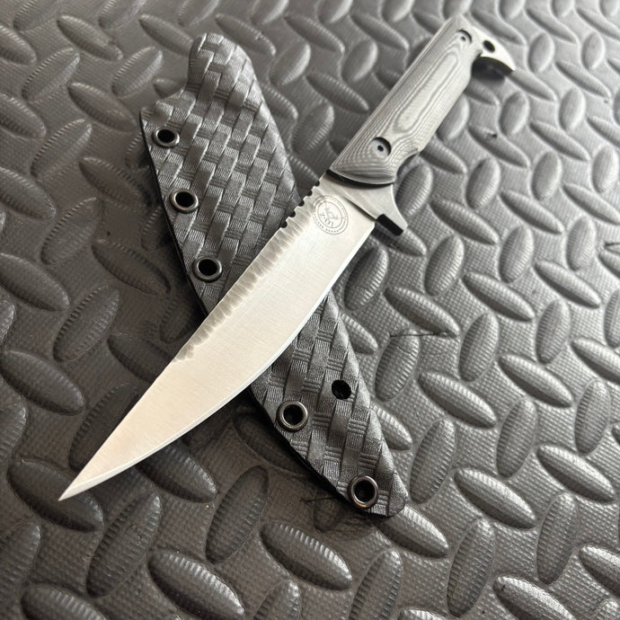 The LO-Z Fighter Carbon Fiber (plunge line a bit uneven)